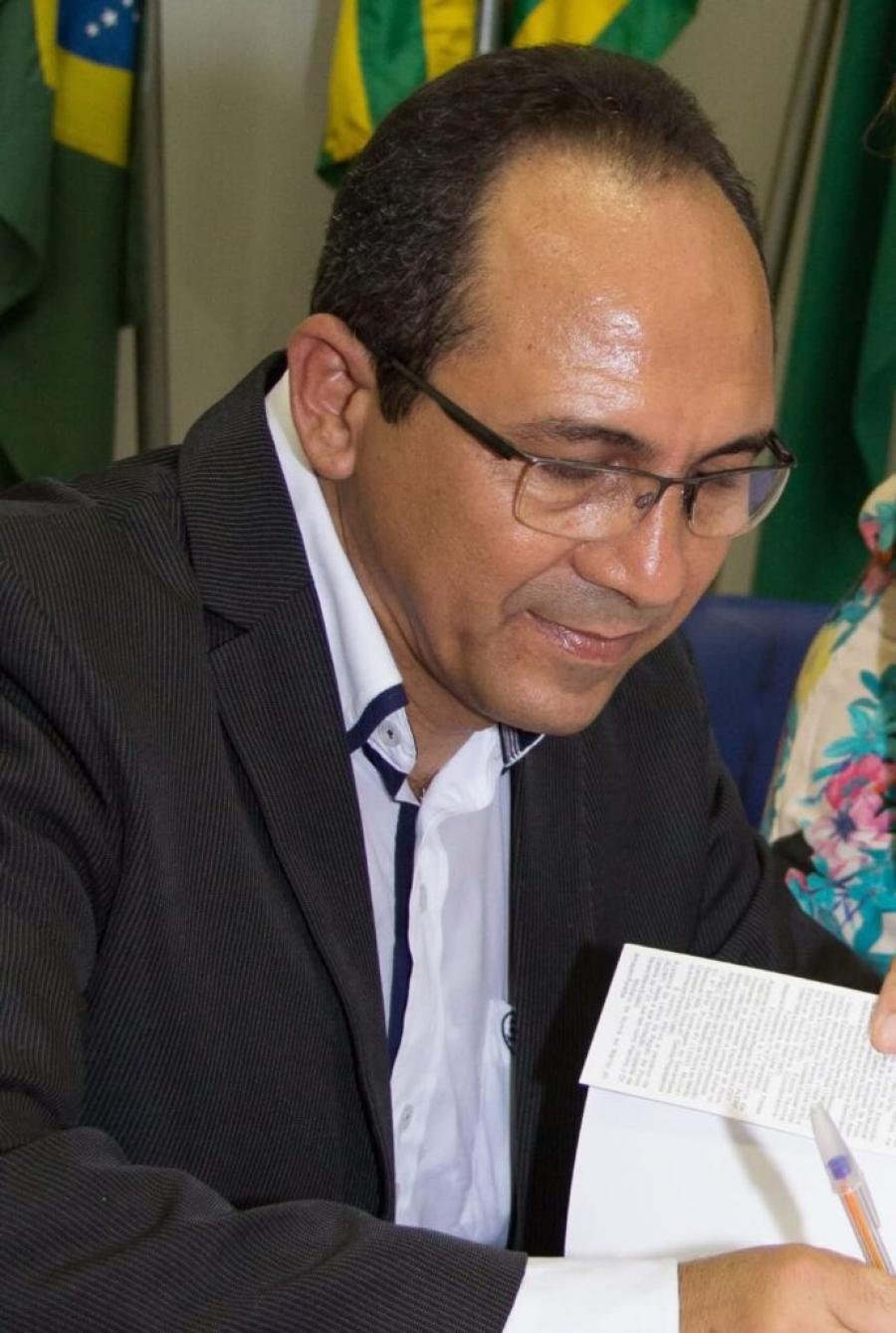 Escritor Valentim Neto lança seu quarto livro de poesia